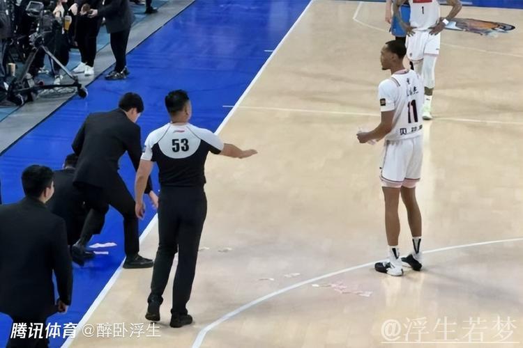 四川男篮因观众干扰比赛被处罚 四川男篮因观众干扰比赛被处罚